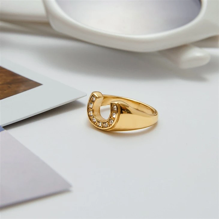 Bold U Band Ring high quality
